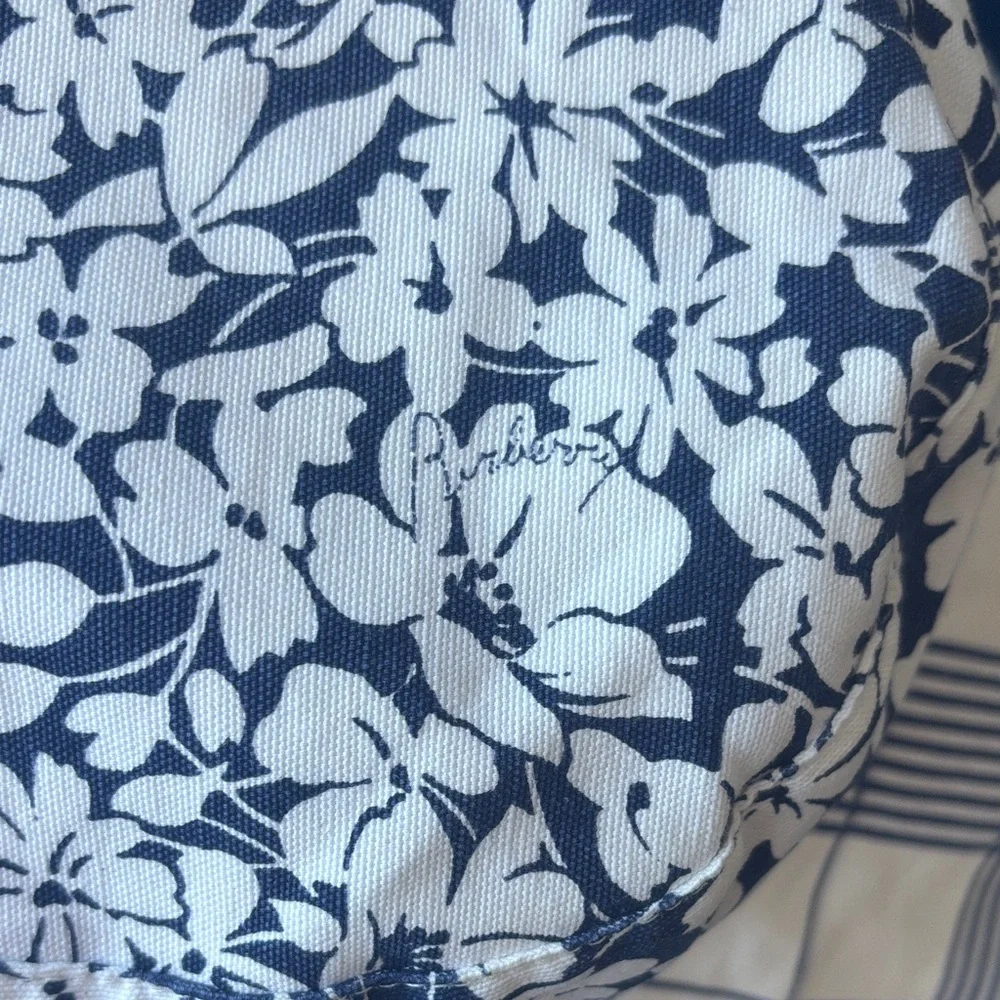 Vintage Burberry Navy and White Floral Pattern Bucket Hat - Picture 2 of 5